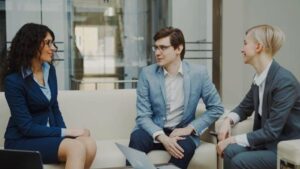 מדריך שלם: איך לבחור יועץ משפטי מקצועי לעסק שלכ